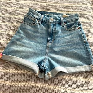 American Eagle - STRETCH CURVY DENIM MOM SHORTS